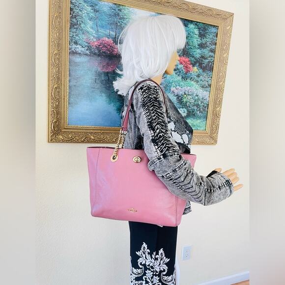 COACH Mauve pebble leather turn lock chain tote 27, shoulder bag - Picture 3 of 8